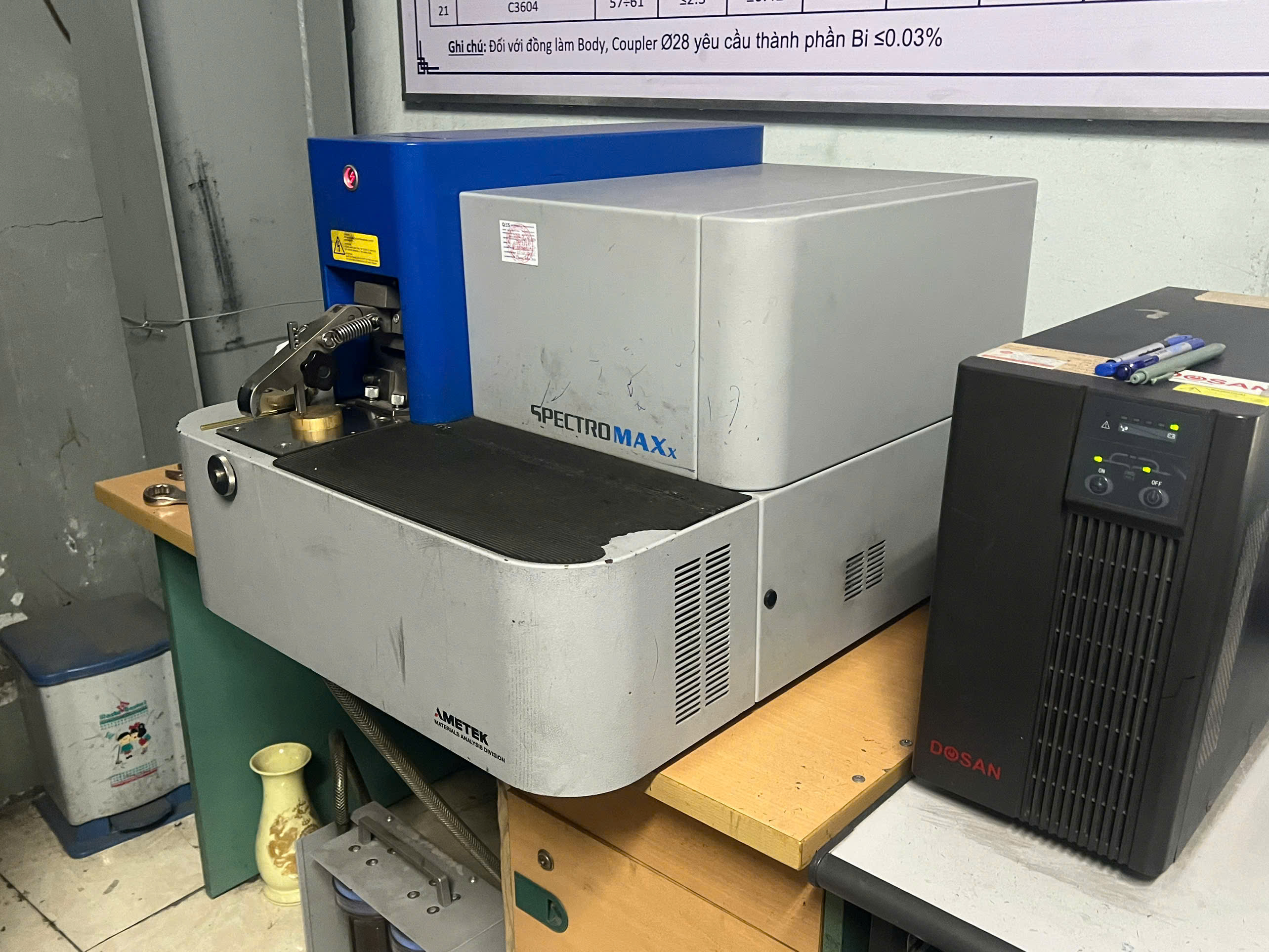 Metal Analyzer machine 1.jpg
